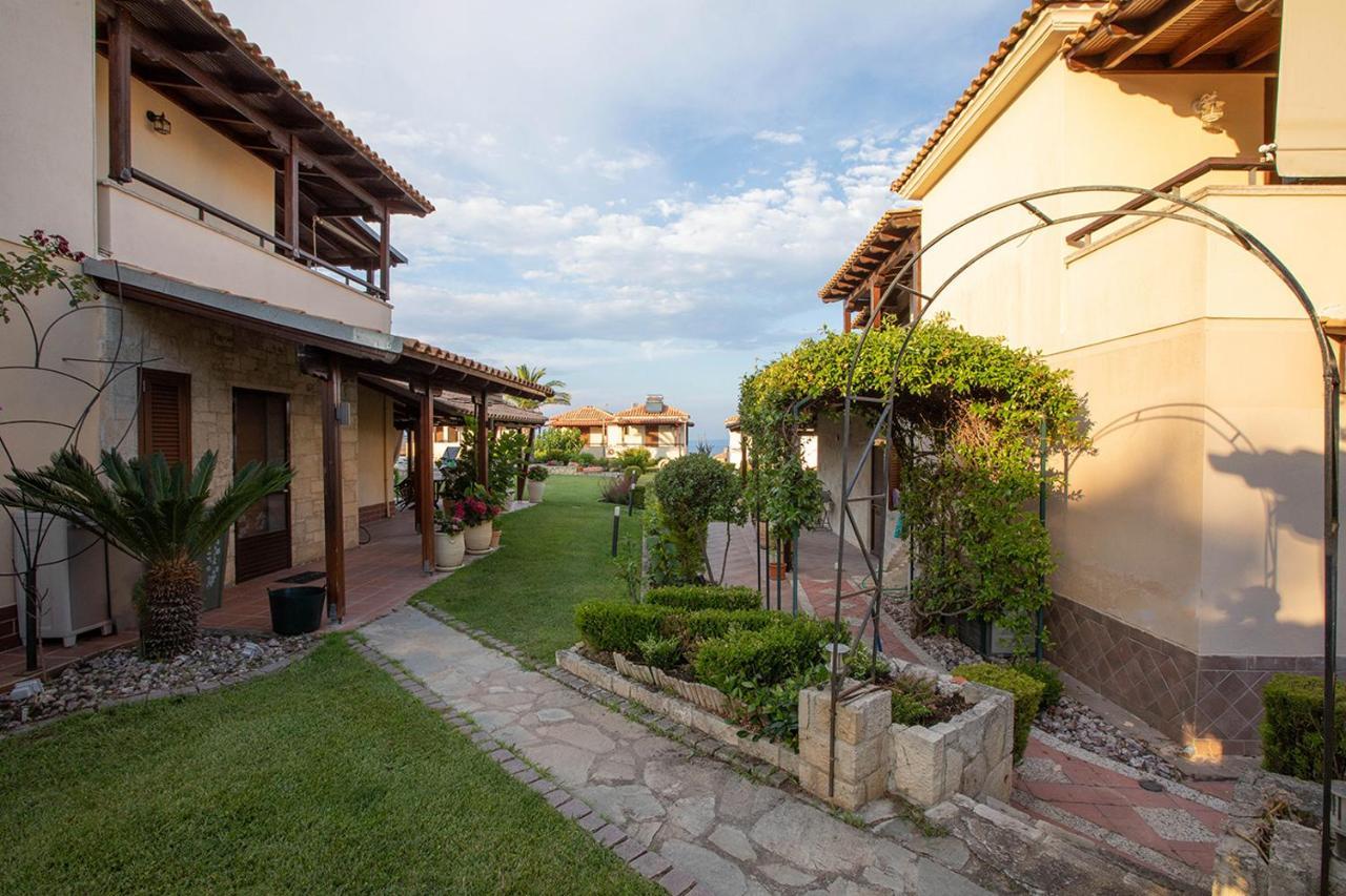 Porto Thea Alexandra Shared Pool Villa, Afytos Exterior foto