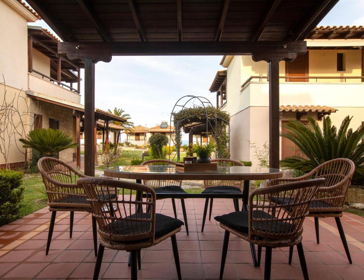Porto Thea Alexandra Shared Pool Villa, Afytos Exterior foto